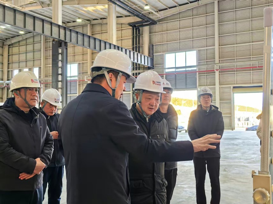 1767506403383083.jpg 1月3日,杨国宗在大理戴卡汽车部件有限公司实地调研_proc.jpg