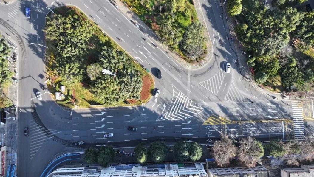 改造局部路口、优化交通标志标线……苍山路该项工程预计2月10日前完成