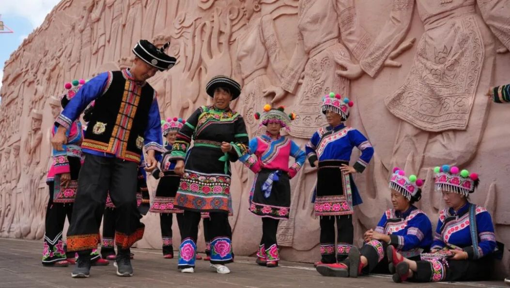 薪火相传舞彝风——记云龙县团结彝族乡“卢鹿整”守艺人施敏