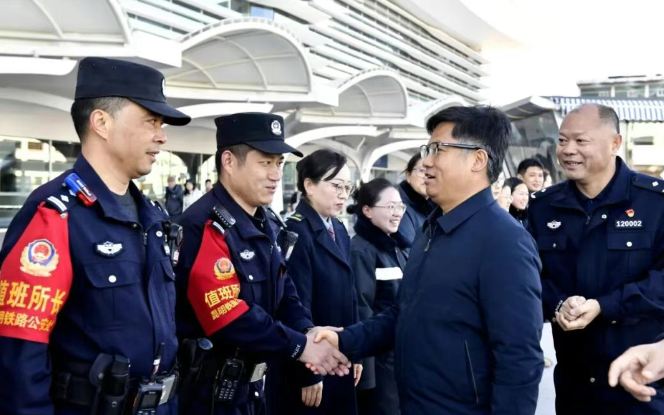 陈真永检查春运保障工作并慰问一线人员时强调 坚守为民初心 守护春运平安
