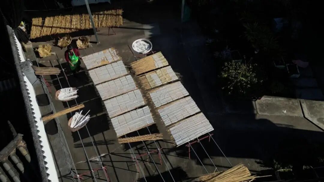 云龙烟火里的“黄金年味”！一口干栏，越嚼越暖心 | 马年有“理”，午午生辉🧧