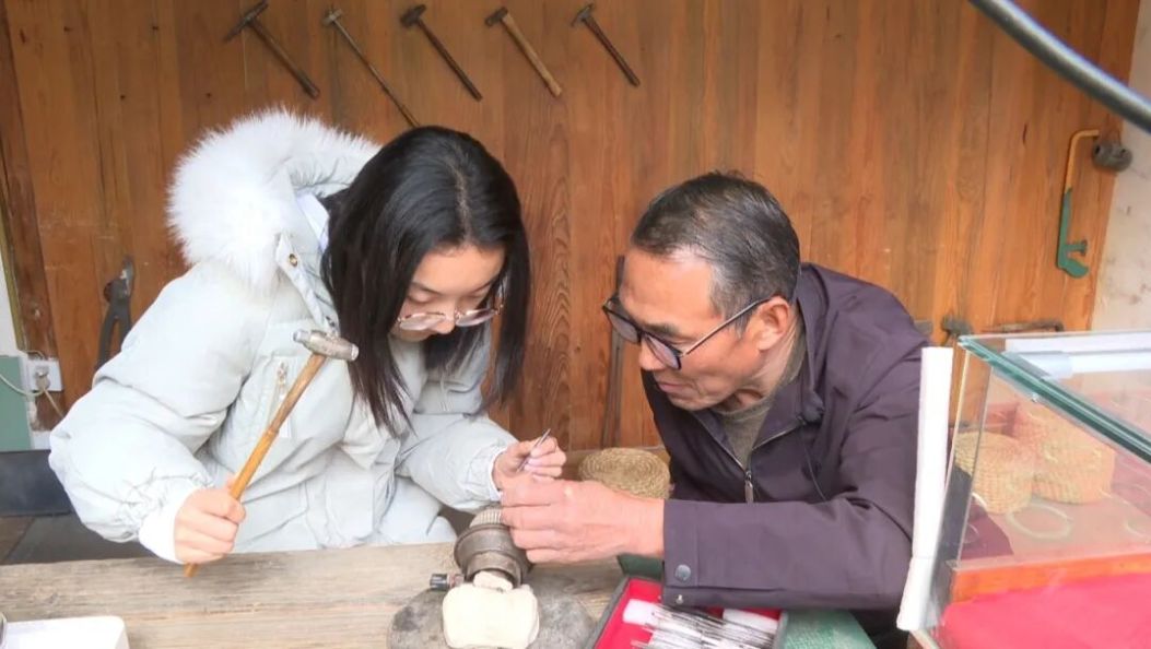 从走四方到守一艺，祥云青海湖畔“小炉匠”焕发新生