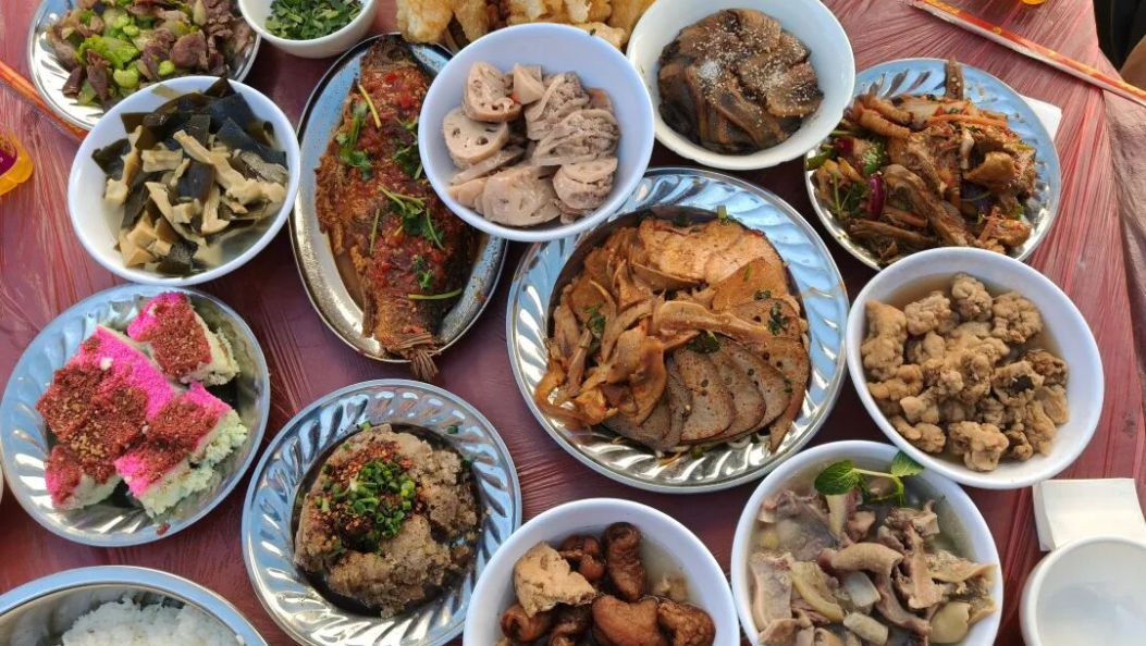 走~去宾川吃“八大碗”