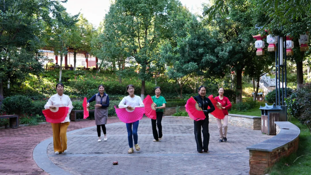 推窗见绿、出门听戏！弥渡人的幸福藏在口袋公园里