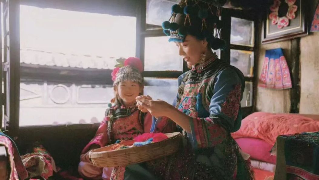 大理非遗旅拍新玩法：走！去吊草村，拍一套“有彝思”的照片