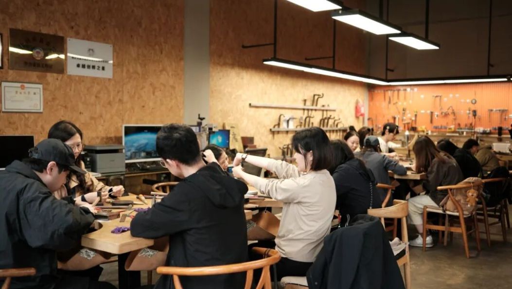 青年创客李杰：让千年银器“敲”出时代新声