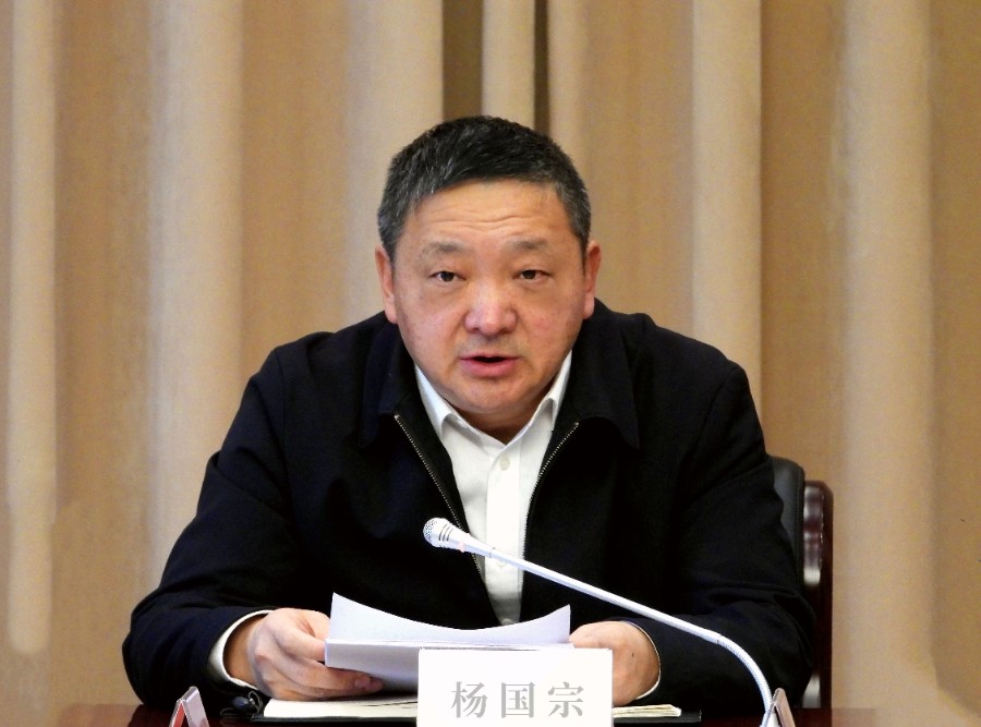 杨国宗主持并讲话_副本.jpg