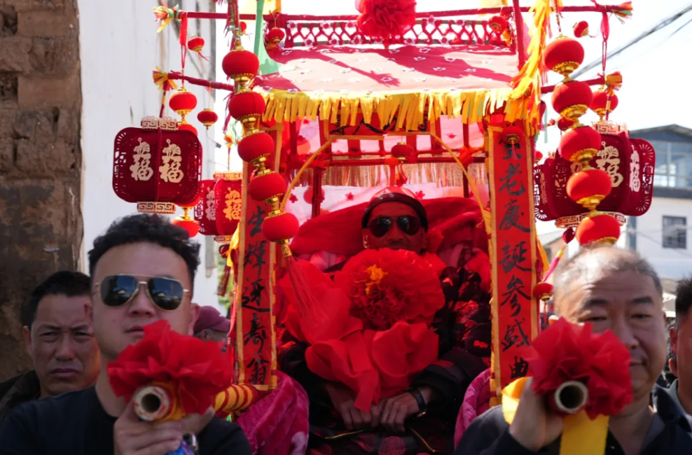 一顶花轿抬了一百多年？大理河尾村的“硬核”敬老礼来了！