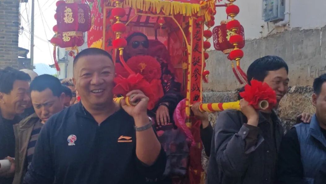 舞龙、抬轿、全村拜寿！看大理这个村如何硬核宠老