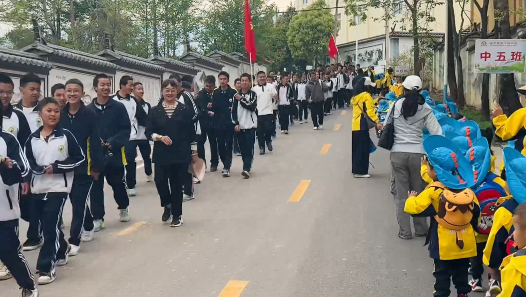 当少年与童年撞了个满怀……#大理 #清明 #童真 #正能量