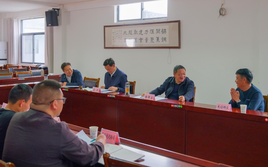 1776228934187523.jpg 4月14日,杨国宗在宾川县接待来访群众,面对面倾听民意,现场协调解决问题_proc_副本.jpg