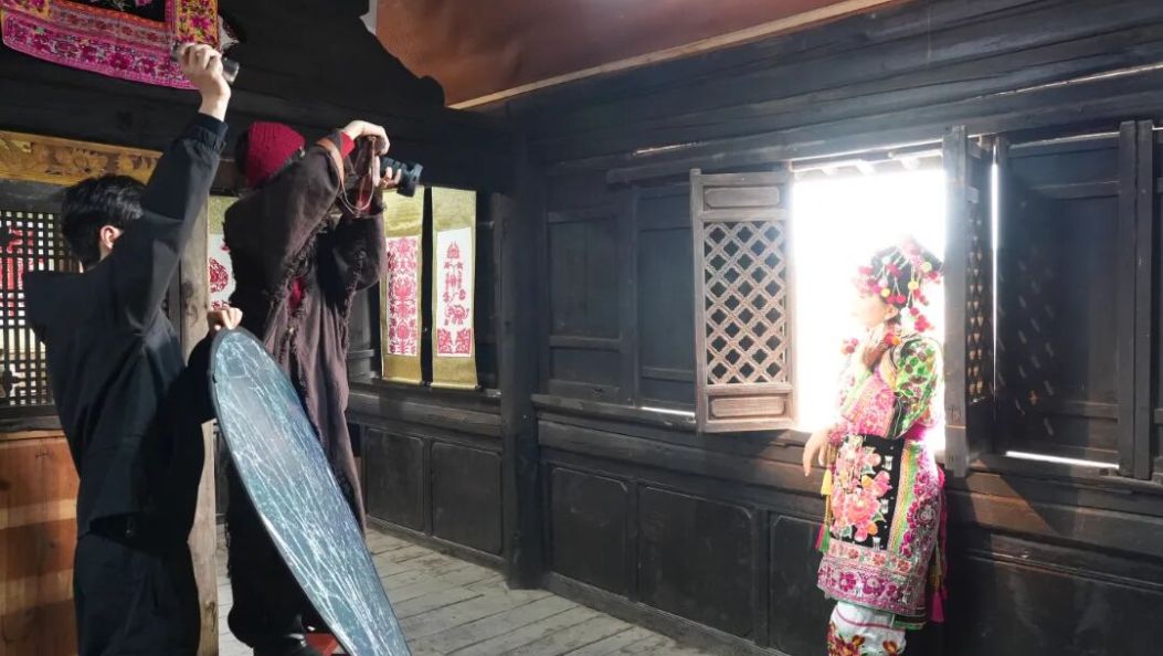 大理非遗旅拍新玩法：走！去吊草村，拍一套“有彝思”的照片