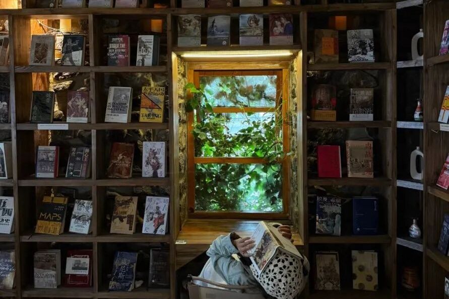 来大理旅游，却一猛子钻进书店里