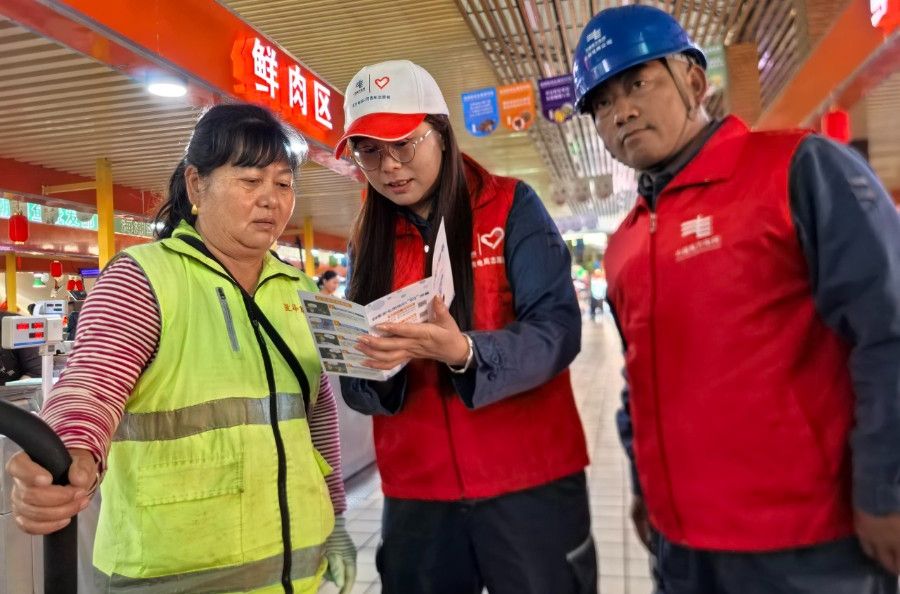 电力巡检进集市 安全护航烟火气