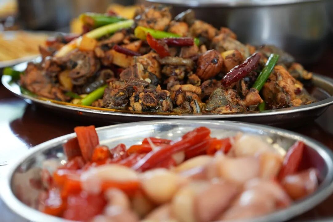 三月街，开街即开胃！7天不重样扫街美食，馋哭了~