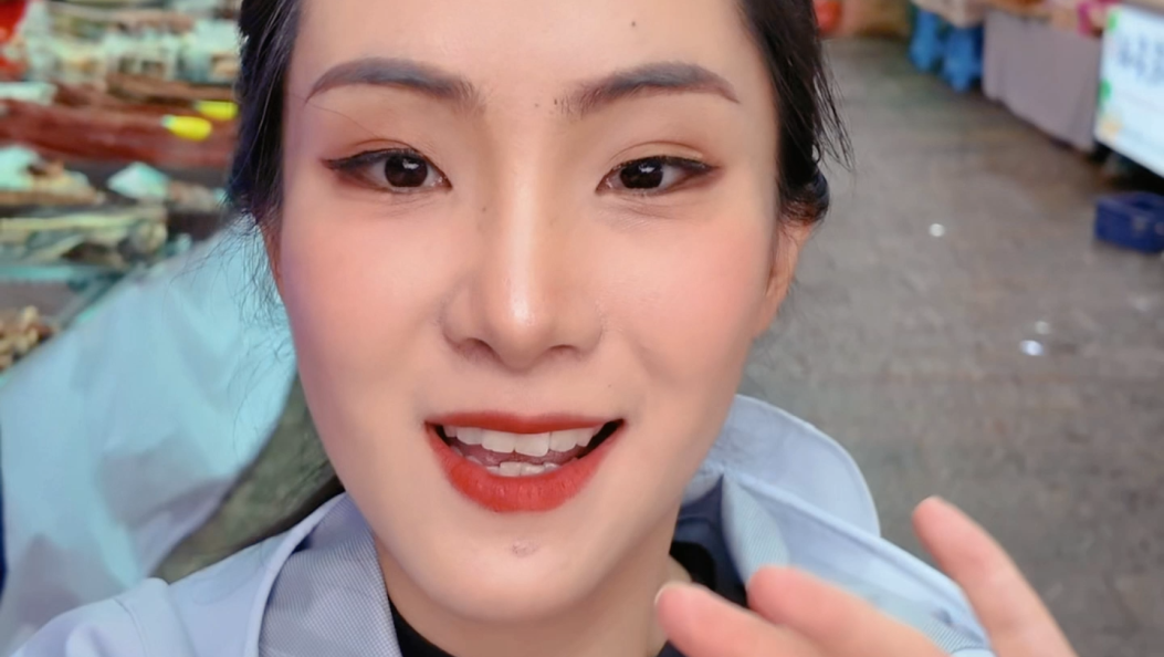 赶大理三月街  必须吃顿黄焖鸡 #大理三月街 #在大理爱上生活