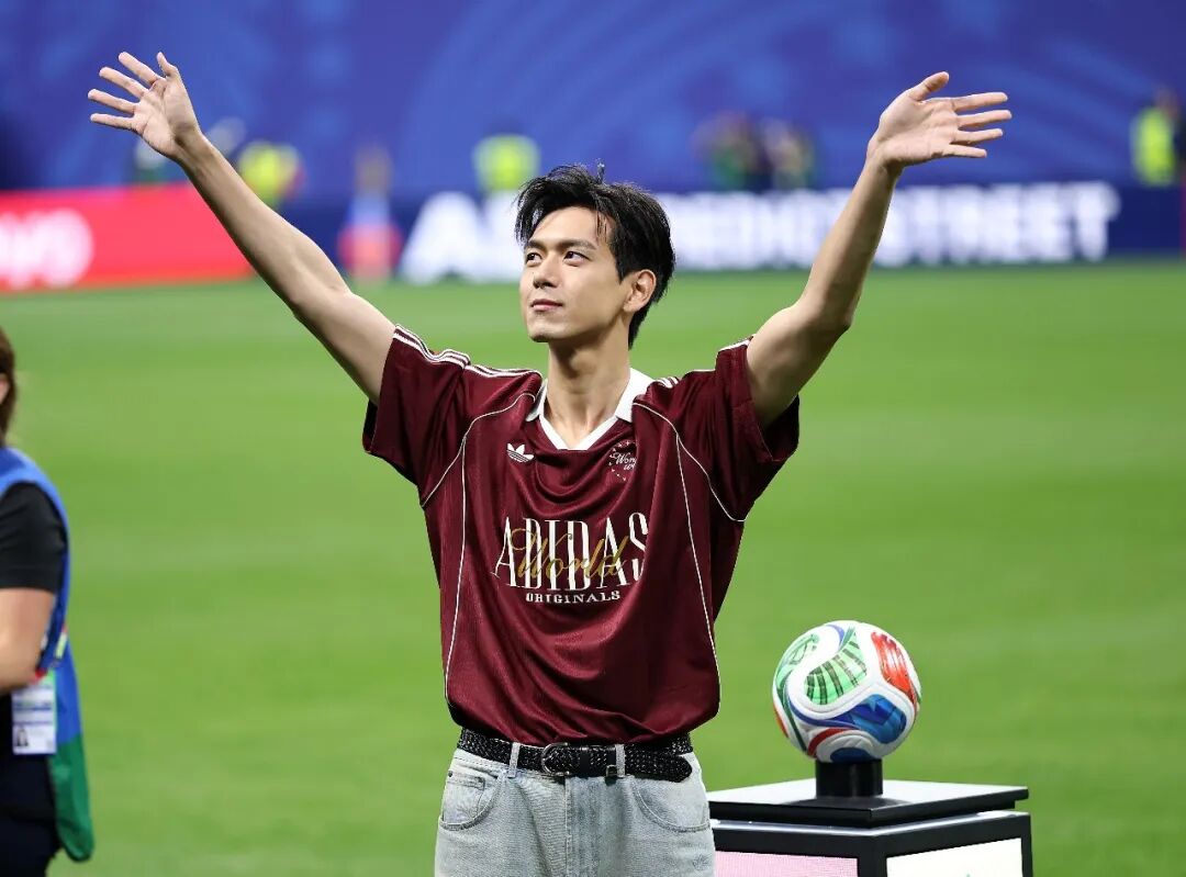 大理的风吹到了世界杯！“谢之遥”去世界杯开球啦～