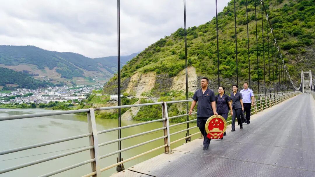 澜沧江畔小法庭  红色沃土育新“枫”