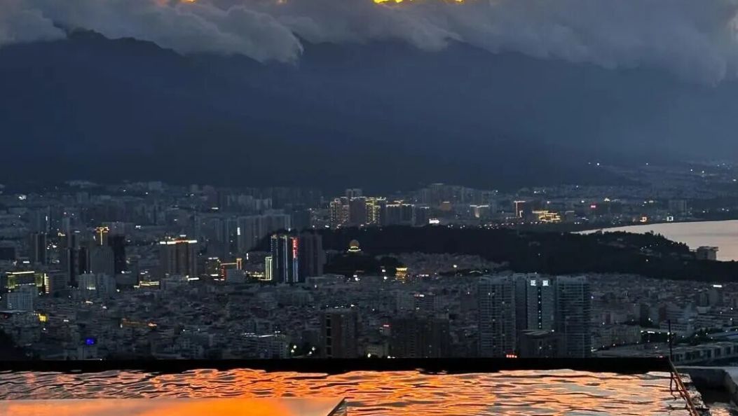 这个夏天，大理的山野和洱海一样治愈