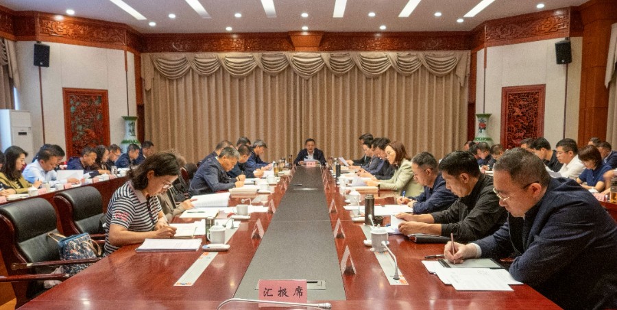 7月5日上午，九届州委常委会召开扩大会议._副本.jpg