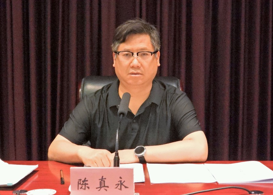 州委副书记、州长陈真永出席会议并讲话。_proc_副本.jpg