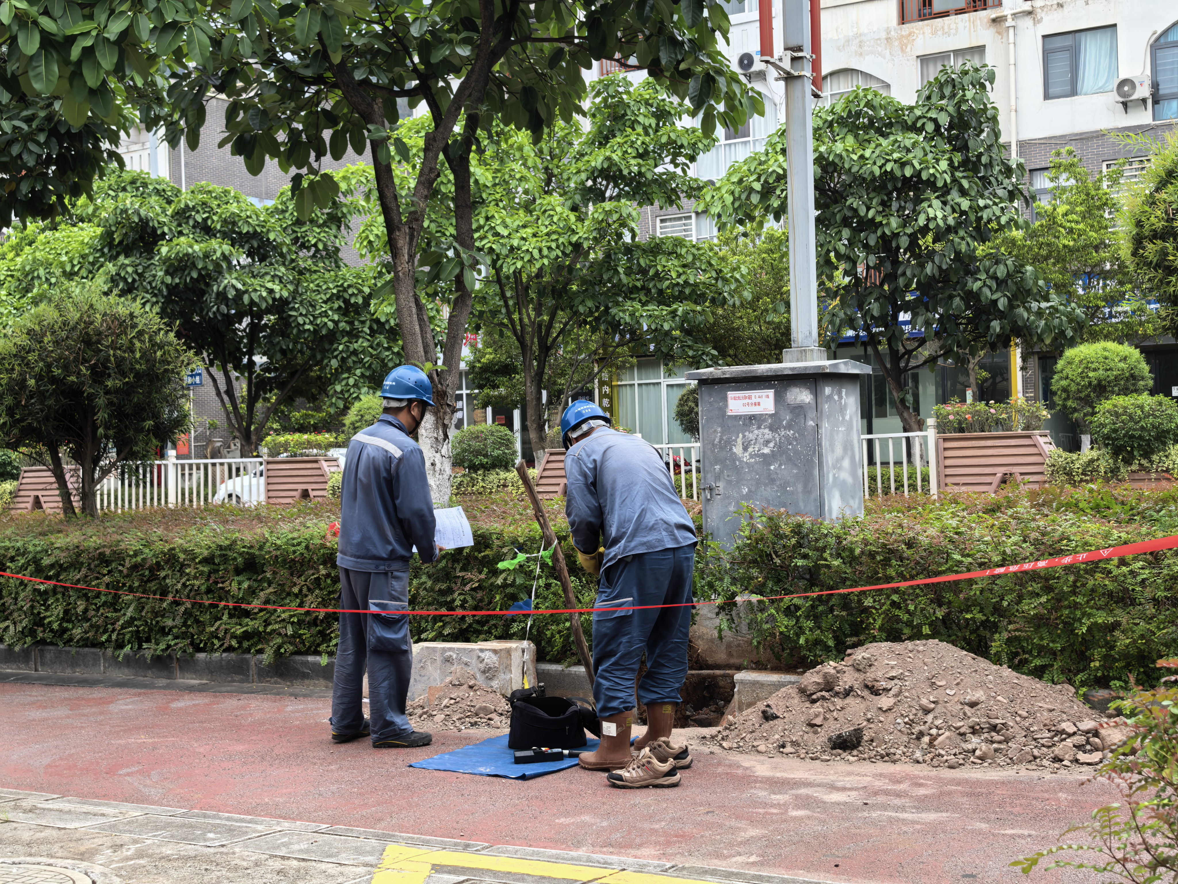 1784512874744893.jpg 地下电缆“换新衣”,迎峰度夏有底气!5.jpg