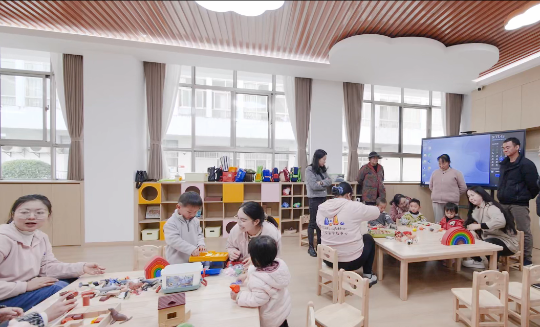 又要上班又要带娃，真难！大理有招→