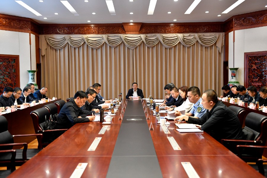 1788338750641524.jpg 9月2日上午,州委理论学习中心组举行2026年第七次集中学习.JPG