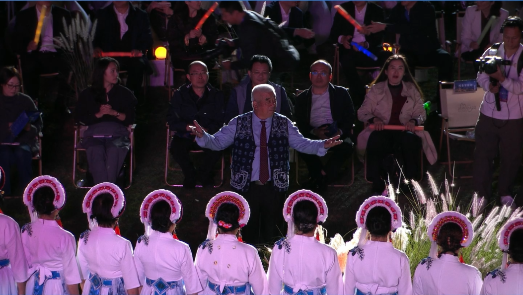 #我家大理美 #大理70正芳华 #在大理爱上生活 #2026大理情歌会  歌声里的大理合唱演出——《蝴蝶泉边》